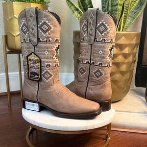 Texas Country New Leather Palles Aztec Stitch Fawn, Short Shaft, Square Toe Sz 6
